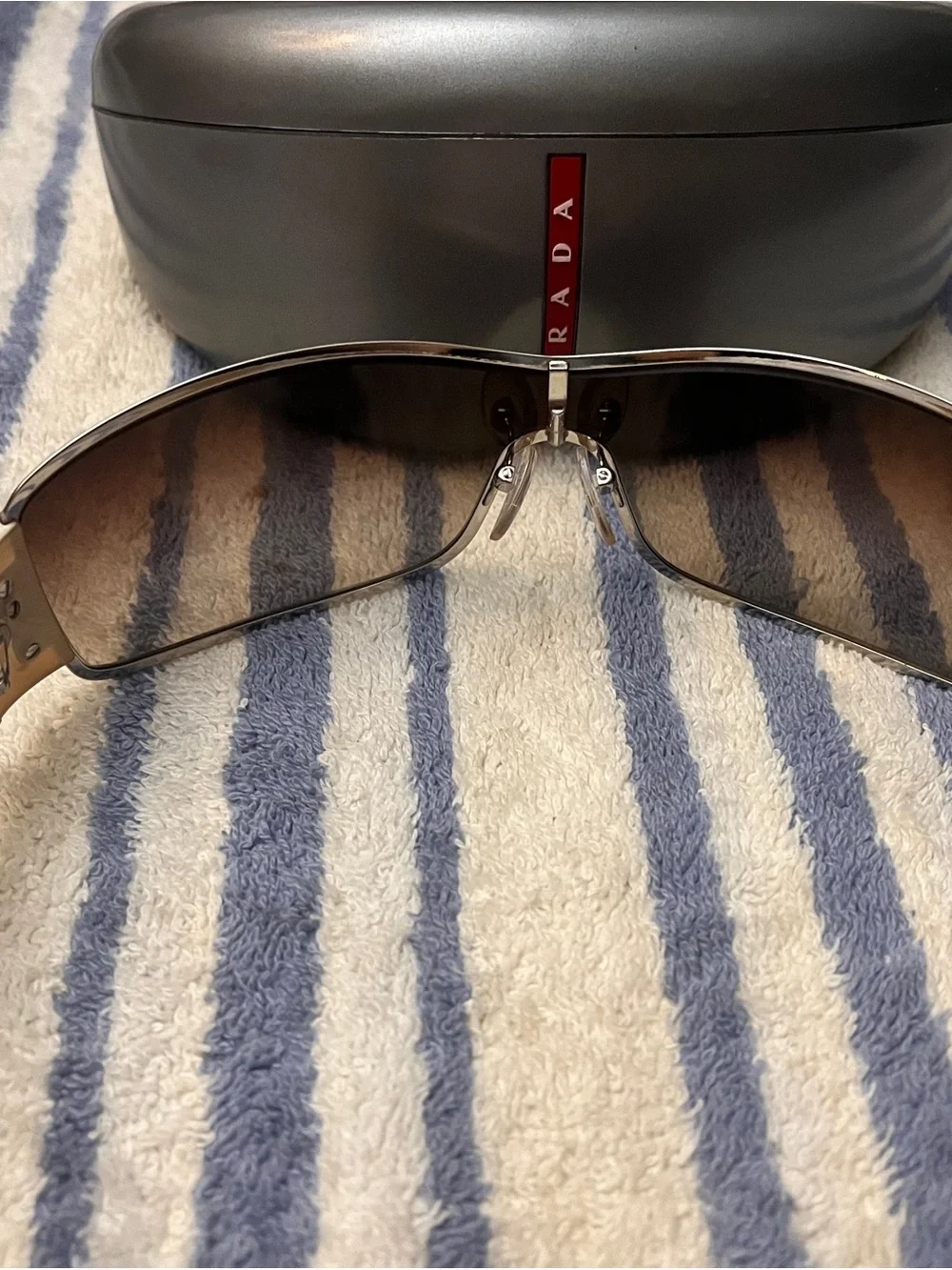 Prada item 100%